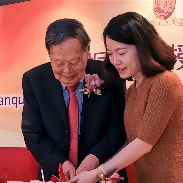 翁帆终于不再隐瞒，与杨振宁结婚16年后，含泪说出俩人结婚真相