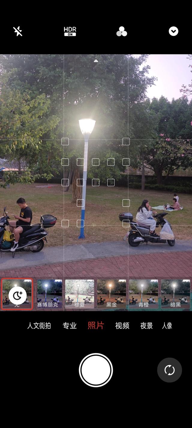 我花 700 多买了一二手「小众手机」,却学会了「放下手机」