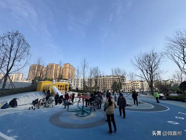 乐山春溪体育公园地面部分开放 市民打卡乐享全龄休闲