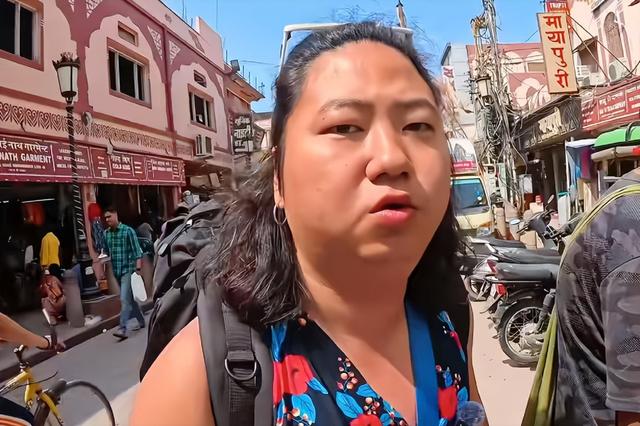 韩国小伙在印度挑战女装出行，想要看是否会有危险，结果直接被骗