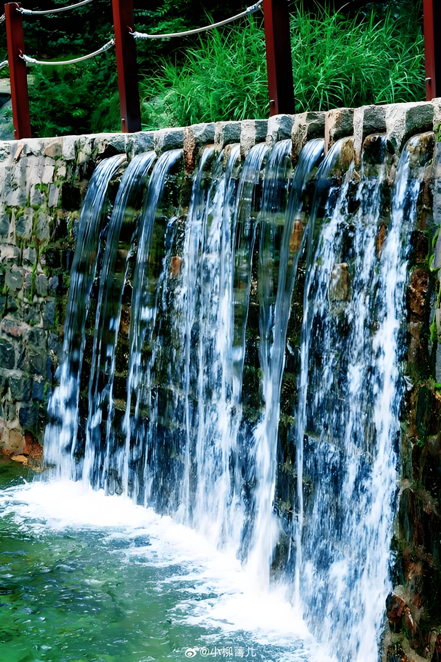 山东被低估的仙山，山峦叠嶂，溪流蜿蜒，被誉为 “江北小九寨”