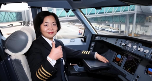 王牌女飞行员刘宇环：退役后被航空公司疯抢，成最贵民航女机长
