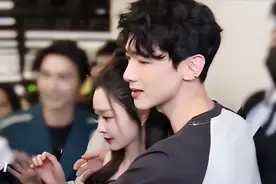 白敬亭宋轶疑似分手！两人聚少离多情变，知情人称双方恢复单身图片