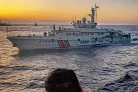 中菲“仁爱礁冲突”更多细节曝光，菲总参谋长：中国海警有大刀队图片