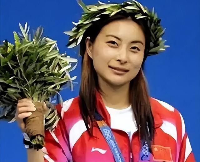 央视对郭晶晶的称呼变了，三字之差释放强烈信号，霍震霆全说对了