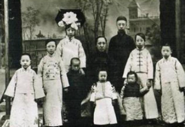 溥仪亲妹妹，活到2004年，临终前说了句溥仪一辈子都不敢说的话