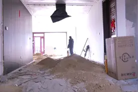 呼和浩特有人竟敢在一楼挖地下室！隔壁地面已下陷……图片