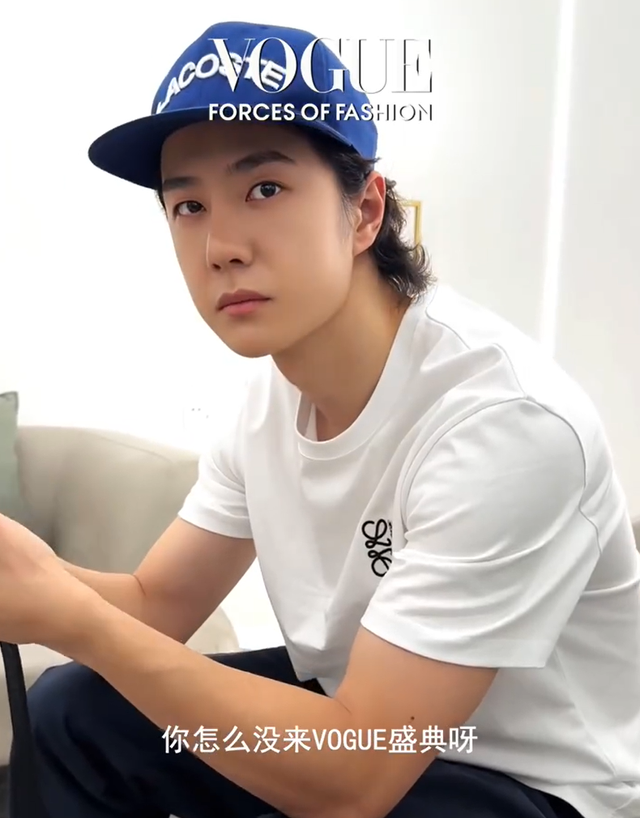 钟楚曦VOGUE盛典疯狂抢C，网友：野心一大坨，实力一丢丢！