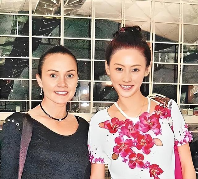 谢霆锋没想到，已备好寿衣和遗照的张柏芝，揭开了王菲仅剩的体面