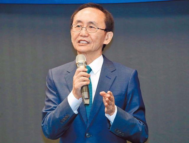邱毅预言成真！馆长之后，吴子嘉表态：我是中国人，民进党慌了？