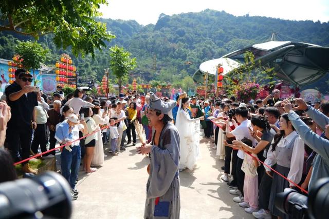 观音山仙侠会现场，“济公”秒变“广东靓仔”，简直是济公本公~