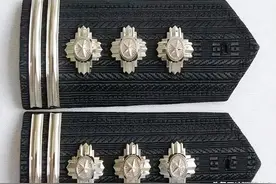 两杠三花是什么级别警察图片