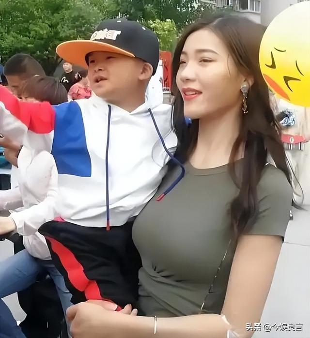 没钱还硬装？宁夏一笑成名拒绝百万签约的小女孩，现在成了这样