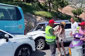 被打到头破血流还不能还手?小仙女逆行撞人竟打的这么理直气壮!图片