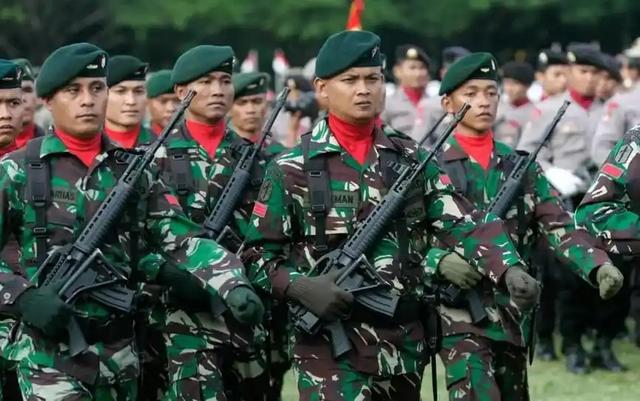 越南继续搞事情？出稀土新规后，越军舰穿台海，对华示威对美示好