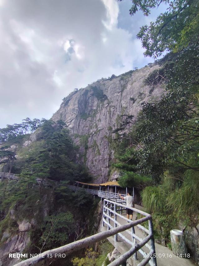 看明堂山⛰️万米高空玻璃栈道！悬崖天路！人间仙境！