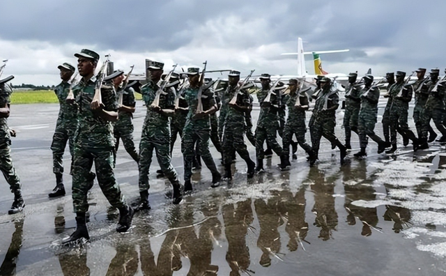 美国航母逼宫委内瑞拉？63%美国人反对开战，没人愿为战争买单！