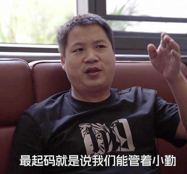 “小马云”发声想赚钱娶老婆，表哥盖别墅开豪车，他却成赚钱工具