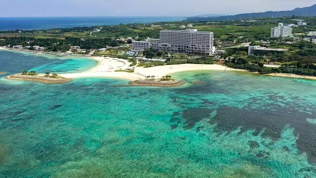 23岁中国女游客在日本坐滑翔伞，失控坠海！教练兼店主丧命