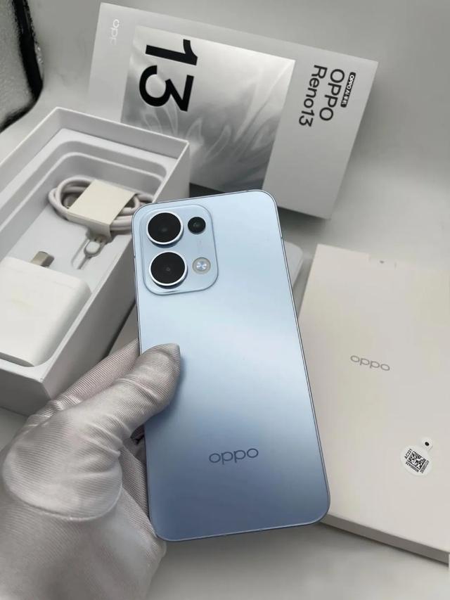 OPPO Reno13 评测：潮流设计与全能体验的「超美小直屏」旗舰