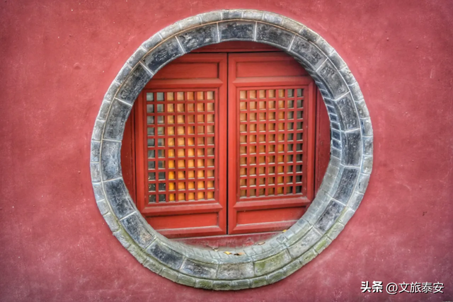 腊梅把庙堂镀成 “流动金” ！暗香浮动的王母池承包一整个冬日浪漫~