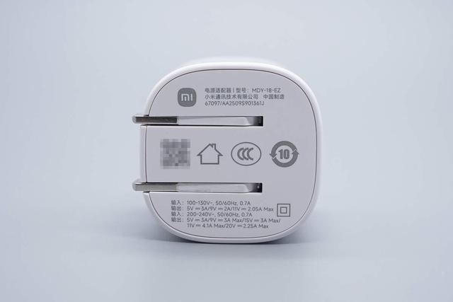 小米新款45W氮化镓小布丁充电器拆解，这些不同点需要注意
