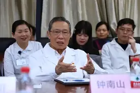 一国宣布重启新冠隔离！钟南山最新表态：不主张长期佩戴口罩图片