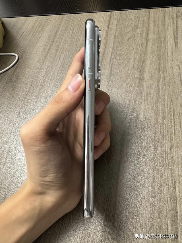 华为Pura70 Pro+有首发入手的小伙伴吗？你们现在还在用吗？