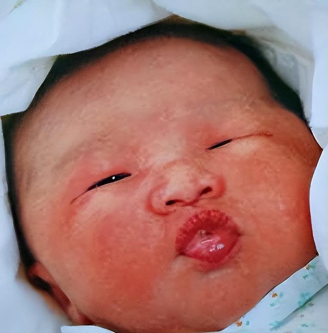 主席唯一曾孙子毛东东，今年22岁身高1米87，出生日期很有寓意！
