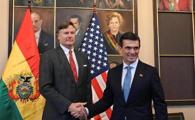 又一个中国伙伴倒向美国，撕毁合同，骗走20亿！把矛头对准了中国