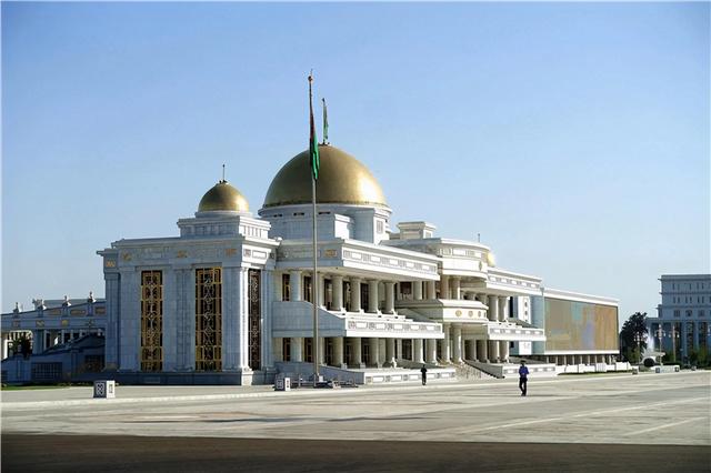 探访中亚最神秘国度：全境断网、满街白车，真实生活超乎想象