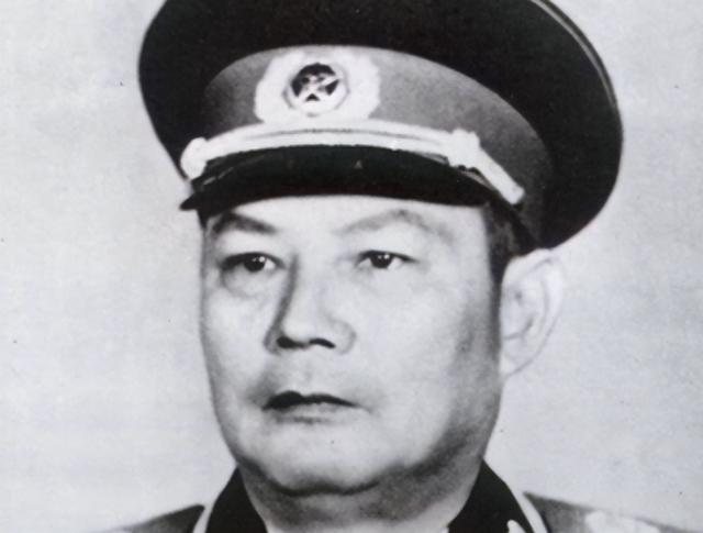 叶剑英为毛主席守灵时，假借见外宾突然离开，私下和一人秘密见面
