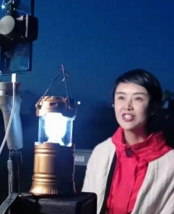 戏都不演了！贺娇龙离世仅9天，离谱的事发生	，吴京、成龙都躺枪