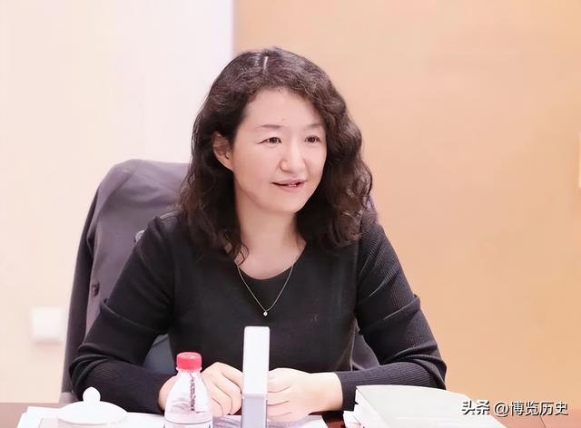 美方进入谈判前，中国突然换女将，特朗普威胁特殊：将征155%关税