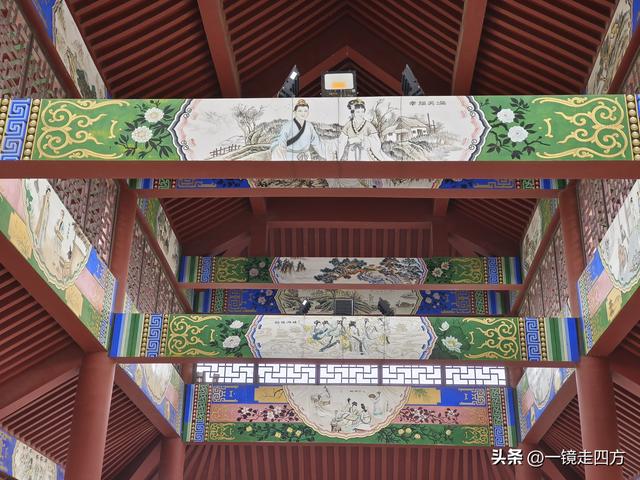 在“天仙配”传说的故事发生地孝感，建有一座“凤凰天仙城”