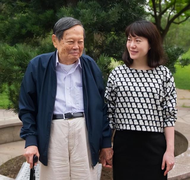 翁帆终于不再隐瞒，与杨振宁结婚16年后，含泪说出俩人结婚真相
