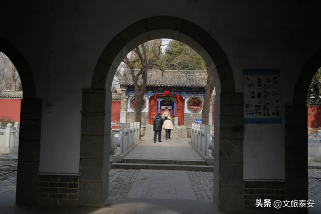 腊梅把庙堂镀成 “流动金” ！暗香浮动的王母池承包一整个冬日浪漫~