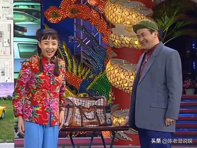 上午被免职	，下午被带走，登24年春晚却忽然消失的黄宏如今怎样