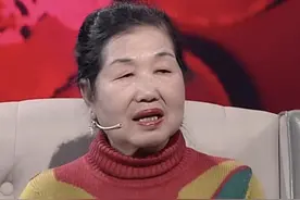 68岁阿姨寻找50年前初恋，发现对方为她终生未婚，两人再续前缘图片