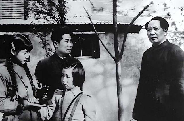 如果毛岸英不牺牲，毛主席会不会让他接班？历史早就给出了答案