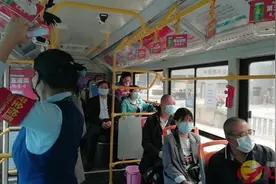 2023年起，老年公交卡政策迎来“新改变”：持卡乘车或不再免费？图片
