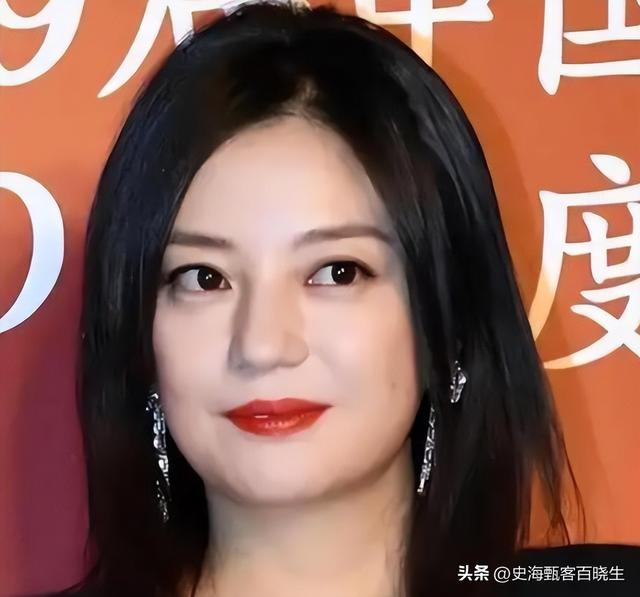 拔出萝卜带出泥！49岁赵薇近况被曝，原来圈内封杀只是冰山一角