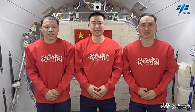 神舟二十飞船遭撞击，罪魁祸首是谁？航天员如何平安回地球？