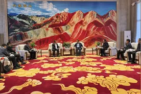 中国能建葛洲坝交投公司廖光荣与张掖市委书记，市委副书记座谈图片