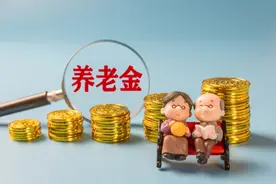 7月起，养老金将迎来补发！20、30和40年工龄，分别能涨多少钱？图片