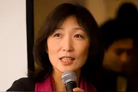 音乐人郑华娟因病去世，享年60岁，德国老公和亲友悲痛送别图片