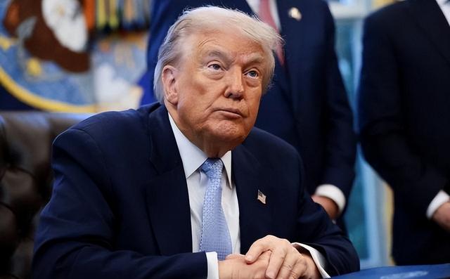 委内瑞拉致电中方后，油轮得到大批军舰护航，特朗普还是算漏一环