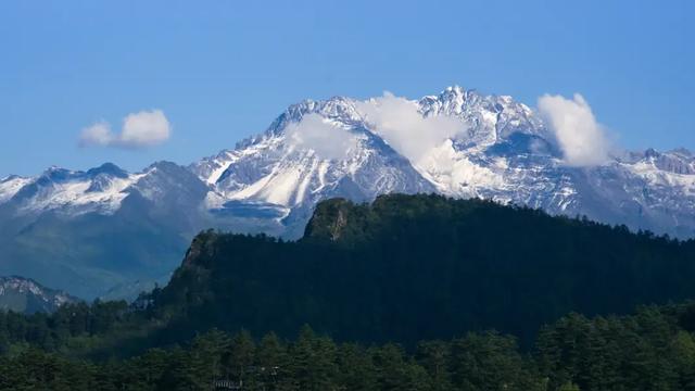 西岭雪山风景区 自然盛景与精神厚土