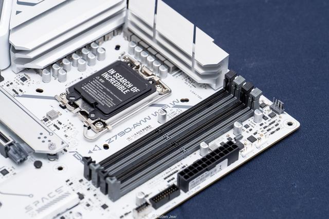 上上代的老i7还在战斗？R7 9700X vs i7 14700KF游戏测试