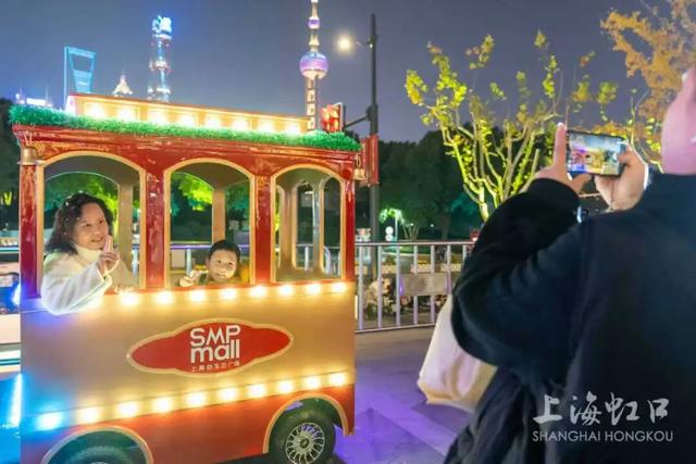 打卡10米许愿池、登顶320米高空摇铃，快来这里解锁城市冬日新玩法→